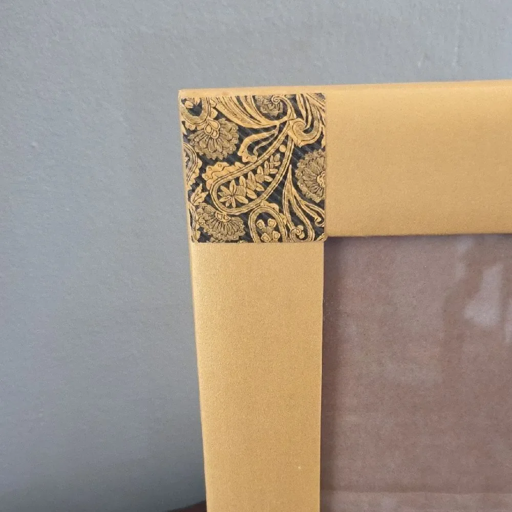 Elegant Gold Picture Frame